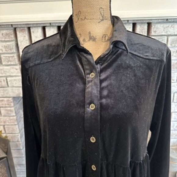 Umgee Baby Doll Velvet Swing Hem Long Sleeve Button-Down Shirt Black Size Medium - Picture 3 of 11